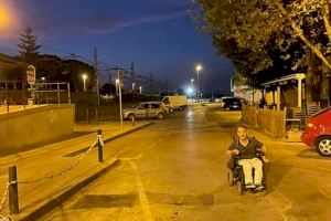 El drama de un vecino discapacitado de Nules abandonado por Metrovalencia en L'Eliana