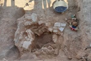 Descubren una pieza funeraria de época romana en honor a la sacerdotisa Postumia en el yacimiento de València la Vella