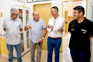 Enrique Saura inaugura la exposición que repasa su carrera en el Centro Penitenciario de Castellón