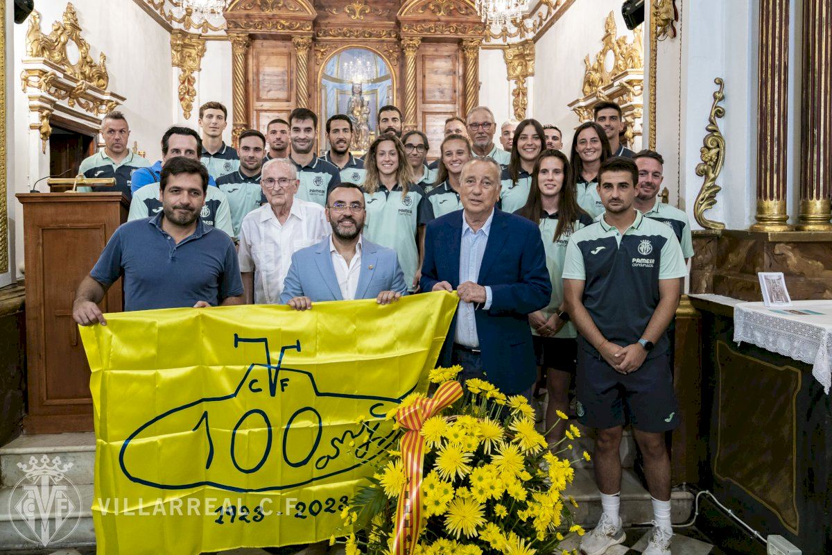 El Villarreal CF realiza la tradicional ofrenda a los patronos de la ciudad