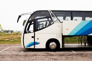 El bus de l'Arenal Sound sense aire condicionat va recórrer tres quilòmetres i no va eixir de Borriana