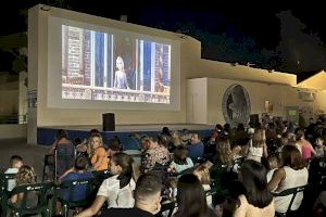 La película “Frozen II” se proyectó ayer en La Nucía bajo la “luna llena”