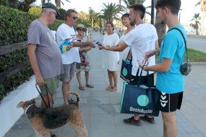 Benicàssim continua amb la campanya ‘La teua Mascota, La teua Responsabilitat’ en el passeig marítim