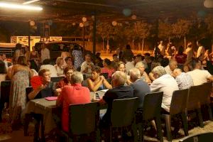 El Sopar d’Estiu del Roser reúne a más de 200 personas en la Ermita de Sanz