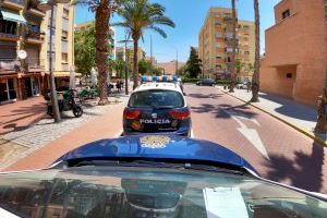 La Policía pilla in fraganti a un hombre robando en una vivienda de Alicante