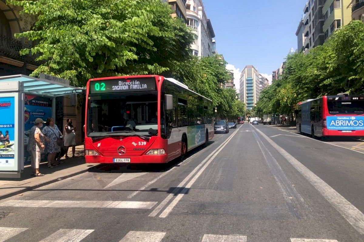 La línea 2 del autobús urbano recupera a partir del lunes su recorrido habitual y su cabecera en la calle Lérida