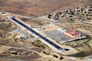 El Aeródromo de Mutxamel quintuplica los vuelos en cuatro días para extinguir el incendio de Vall d'Ebo