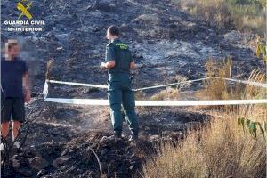 Investigan a un hombre por iniciar el incendio forestal de Petrer tirando al monte las brasas de una barbacoa