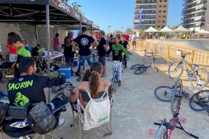 60 ciclistas participan en la primera Copa de España de pumptrack, celebrada ayer en El Campello
