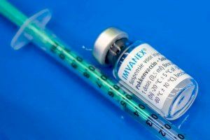 Sanidad cita a 730 pacientes de riesgo para recibir la vacuna contra la viruela del mono