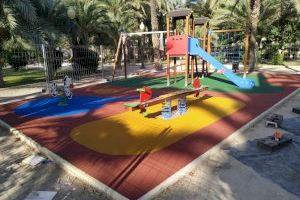 El Ayuntamiento ultima las mejoras de los juegos infantiles en la Plaza Rafael Bonmatí y en el Parque Jaume I