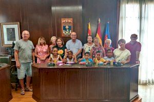El alcalde recibe a los niños y niñas saharauis que han pasado el verano en la Vila Joiosa