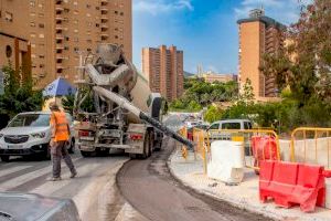 Benidorm ultima las obras de renovación de infraestructuras de agua potable y la red de alcantarillado en la avenida Marina Baixa