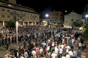 La procesión del Cristo y la mascletà nocturna ponen el broche final a las Fiestas de Paterna