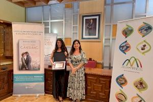 L'escriptora i professora de l'UJI Rosario Raro rep el premi «Aragonés de l'Any» pel seu llibre «El cielo sobre Canfranc»