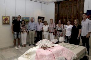 El centre social de Caixa Rural Borriana acull l'exposició de bolillos i pintura per la Misericòrdia