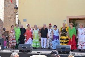 Oropesa del Mar inaugura su feria flamenca con la actuación de los mayores de CIM