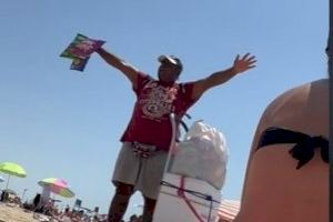 Un vendedor de la playa de la Malvarrosa de Burriana se hace viral en tiktok