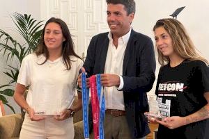 Mazón recibe a las campeonas del mundo de fútbol femenino sub-20 Asún Martínez y Fiamma Benítez