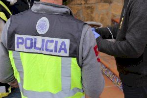 La Policía Nacional desmantela un punto de venta de droga al menudeo y detiene a cuatro hombres