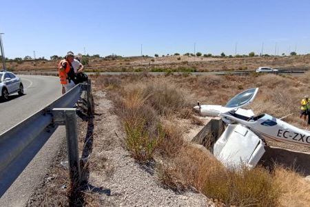 Dos heridos en un accidente de avioneta en Mutxamel