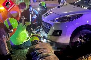 Queda atrapat davall d'un cotxe el motorista ferit en un accident a La Nucia