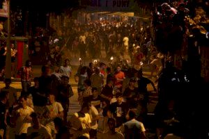 Espectacular encierro de toros embolados en las fiestas de Vila-real