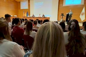 El Área de Protección Ciudadana promueve un encuentro de la Policía Local de València con 500 Erasmus sobre normas de convivencia y civismo
