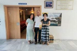El Ayuntamiento de Almenara entrega kits contra el atragantamiento a los centros educativos de la localidad