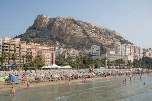 Fallece ahogado un hombre en la playa El Postiguet de Alicante