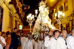 Barcala preside la “emotiva” procesión del Raval Roig con la imagen de la Virgen del Socorro que estrena saya y manto