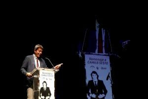 Alcoy se vuelca con la gala-homenaje a Camilo Sesto
