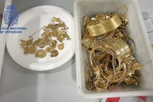 Tres albañiles roban joyas en una vivienda de Valencia donde trabajaban en una reforma