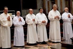 El Arzobispo imparte los ministerios de lectorado y acolitado a una decena de aspirantes a diáconos permanentes