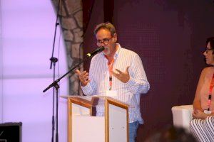 El concejal de Fiestas Manuel Jiménez apoya el “modelo alicantino” de gestión durante el Congreso de Hogueras