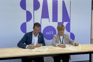 El Ayuntamiento de Elda firma el convenio de colaboración con Avecal para promocionar la formación de los trabajadores del calzado