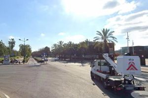 Dos heridos tras chocar un coche y una moto en Valencia