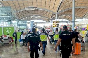 Detenidos dos expertos carteristas que actuaban en el aeropuerto de Alicante