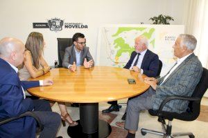 Novelda y Cedelco establecen líneas de colaboración empresarial