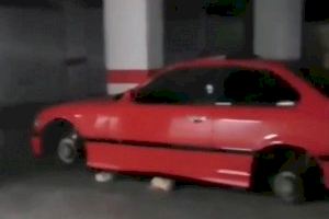 VIDEO | Roban ruedas de coches aparcados en un garaje comunitario de Torrevieja
