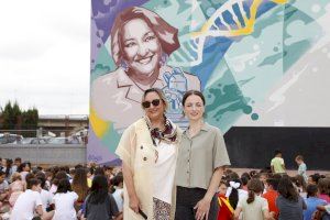 La científica Ángela Nieto pone en valor el papel de las mujeres durante su visita a Valencia
