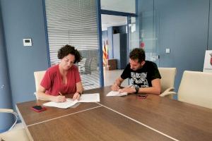 Almenara signa els convenis de col·laboració anual amb l'Associació de Jubilats i Pensionistes “La Creueta” i la Falla “El Compromís”