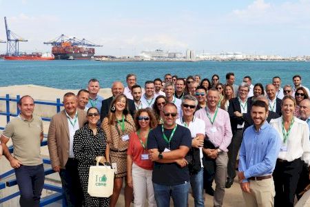 Mig centenar d’empreses de Riba-roja constaten en el Port de València la urgència de la nova terminal nord de contenidors