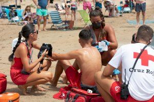 Más de 18.000 personas atendidas por Cruz Roja este verano en playas de la Comunidad Valenciana