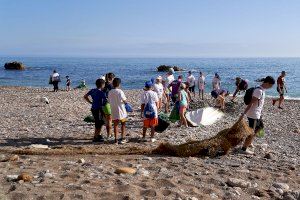 Buceadores voluntarios retiran hoy 2.800 kilos de residuos de los fondos marinos