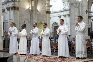 La Catedral acoge la ordenación de seis nuevos diáconos