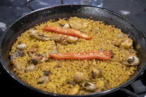 Un arroz con conejo campero y caracoles, el mejor arroz infantil del Mediterráneo