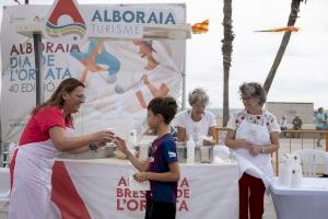 Cerca de mil personas celebran el Día de la Horchata en La Patacona con 150 litros y 1.500 fartons