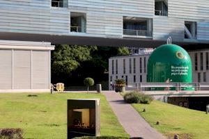 Ecovidrio concede a Benidorm la Bandera Verde por superar de nuevo el volumen de recogida de envases de vidrio