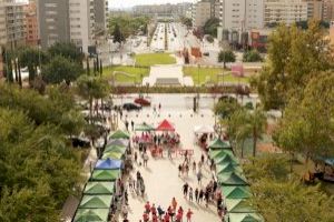 El asociacionismo torrentino se da cita en la plaza de la Unión Musical para celebrar la XVIII Trobada de Asociaciones Ciudadanas